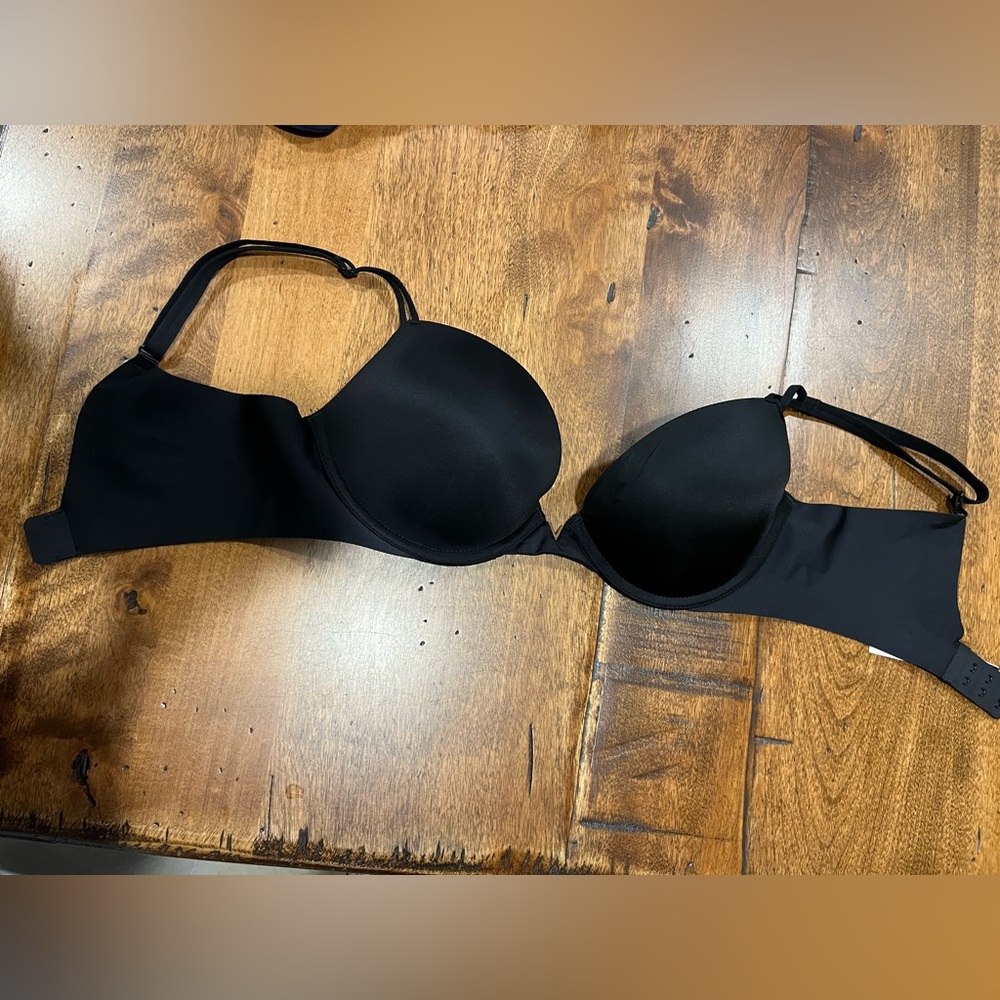 Victoria’s Secret black pushup bra, 32C, NWT, nice V in center, soft straps